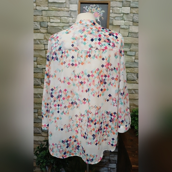 Maurices Multicolor Geometric Blouse Shabby Chic - Picture 2 of 4